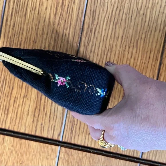 Spectacular Vintage Pettipoint Purse with Kisslock Change Purse and Mirror - Picture 11 of 15